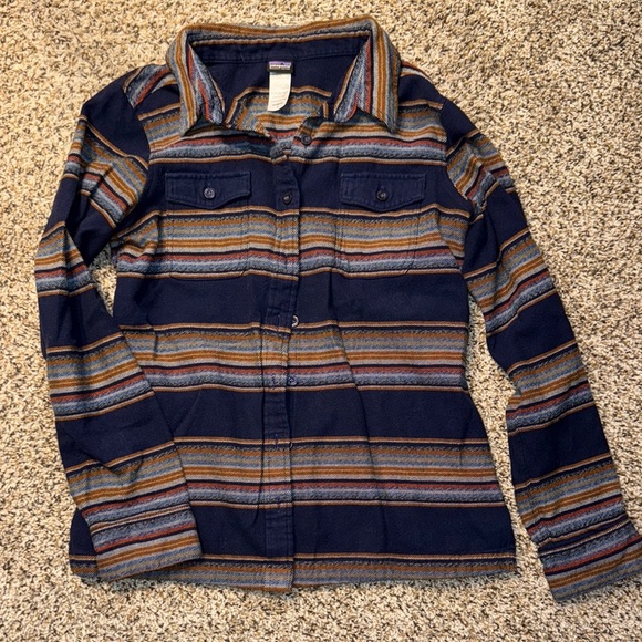 Patagonia Tops - Patagonia Midweight Fjord Flannel Button-Up Shirt Women’s 8 EUC